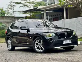 BMW X1 sDrive 18i AT 2012 Hitam Metalik MOBIL TERAWAT