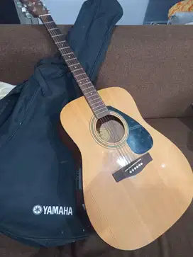 Guitar Merk YAMAHA
