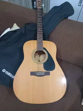 Guitar Merk YAMAHA Super Istimewa