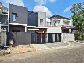 Rumah Baru Ada Kolam Renang di Perumahan Elite Araya Golf