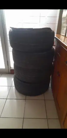 Di jual ban bekas mobil alfat ..jual murah harga bisa nego