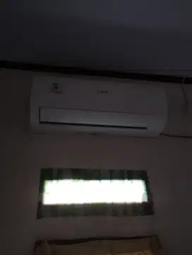 Ac aqua 1/2 pk mulus bru setahun jarang pakai