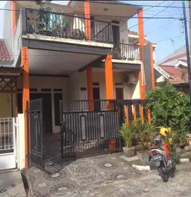Dijual Rumah 2 Lantai Lokasi Strategis di Duta Bumi - Hanya 1M-an!