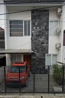 di Sewakan Rumah 2 lantai lokasi strategis dekat stasiun pondok ranji,
