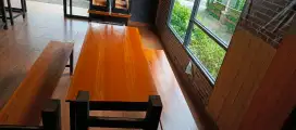 Dijual set meja kursi bekas rasa baru (baru 2 bulanan)