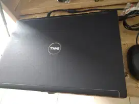 Laptop jadul DELL clor black 14