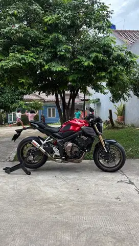 Honda CB650R (pemakain pribadi mulus)