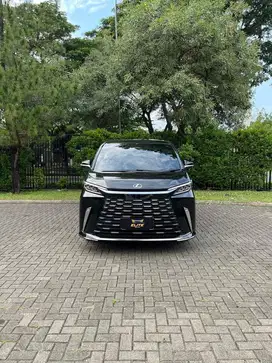 Lexus LM 350h 2025
