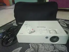 Proyektor Panasonic PT LB3EA