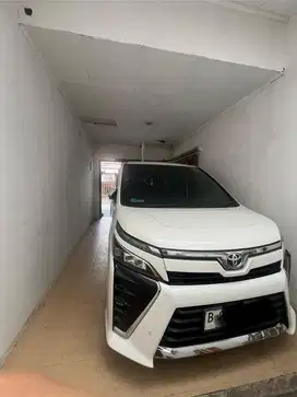 Toyota Voxy 2018