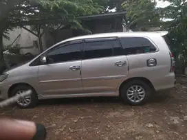 Toyota Kijang Innova 2011 Bensin