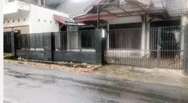 DIJUAL CEPAT RUMAH LUAS + KIOS LOKASI JATIWARINGIN JAKARTA TIMUR