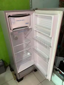 Kulkas merek Aqua 1 Pintu