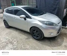 Ford fiesta, s matic tahun 2011 mobil cantik tangan ke dua. STNK bulan