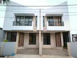 DI SEWAKAN RUMAH 2 LANTAI (BARU)