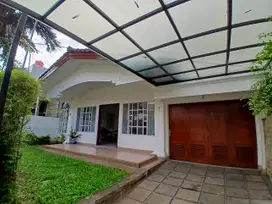 Disewakan rumah 2 tingkat di Pondok Indah Dekat pertokoan