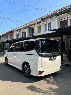 Toyota Voxy 2022 Bensin