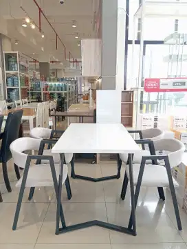 Dijual set meja makan aesthetic bahan kokoh