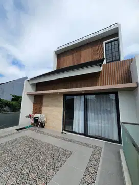 Skylight, Void Tinggi & Kolam Renang di Cluster Lavesh Harapan indah