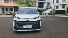 Toyota Voxy 2.0 cvt at 2022