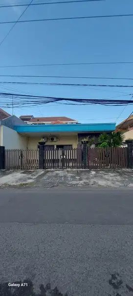DISEWAKAN RUMAH DIKALIBOKOR SELATAN