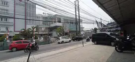 Ruko siap pakai, pinggir jalan utama ramai dan strategis.
