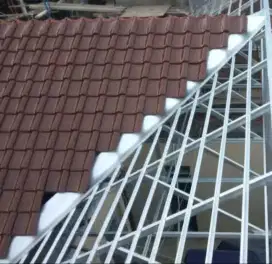 Tukang renovasi dan atap