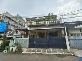 Dijual Rumah 2 Lantai Strategis di Galaxy Bekasi