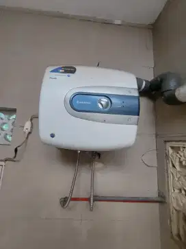 Di jual water heater/pemanas air merk Ariston