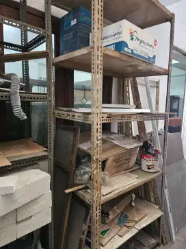 Rak susun besi untuk gudang