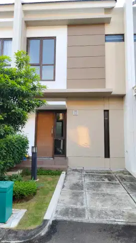 Disewakan rumah the Orchard summarecon bekasi