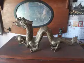 Patung Naga api