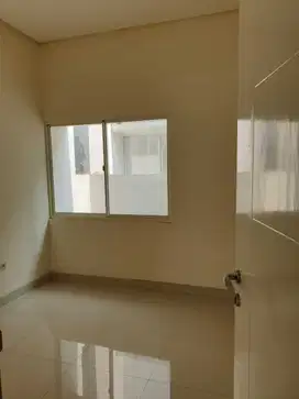 Disewakan Rumah Cluster Amerika Green Lake City Termurah