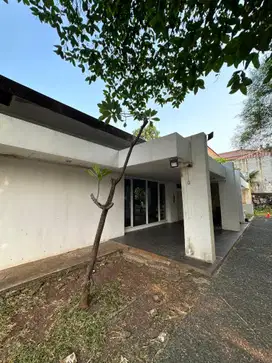 Dijual Rumah Posisi Hoek Selong Kebayoran Baru