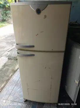Kulkas elektroluk 2 pintu