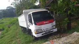 Truk Isuzu Elf NHR 55 km rendah