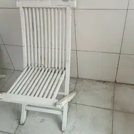 Kursi vintage putih