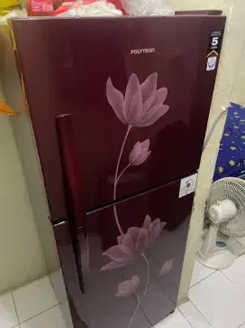 Jual kulkas 2 pintu merek polytron harga 2,5jt baru di pakai 2 bulan