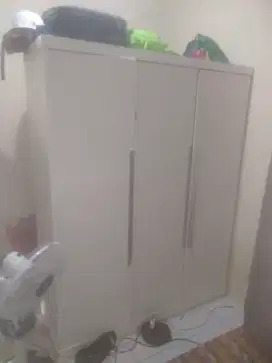 lemari 3pintu&meja rias
