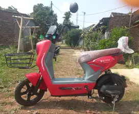 Dijual sepeda listrik warna merah, merk ENINE, type X-One, ada garansi