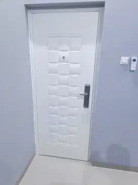 Pintu plat baja