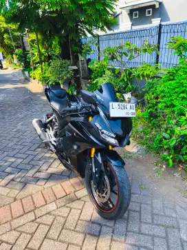 Motor R15 V3 2018 Black Glossy