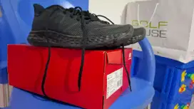 Sepatu New Balance 411v3 Size 43 Running Full Black ORIGINAL