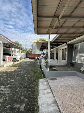 Rumah nempel sekolah citra negara tanah baru Beji Depok