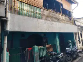 DI JUAL RUMAH 2 TINGKAT LOKASI STRATEGIS.