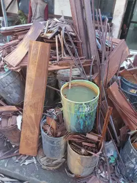 Jual besi tua, rongsokan besi