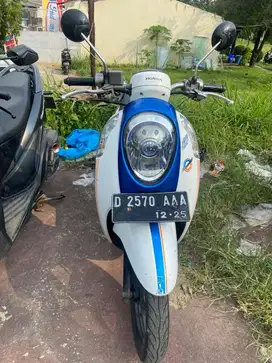 Scoopy 2016 putih biru