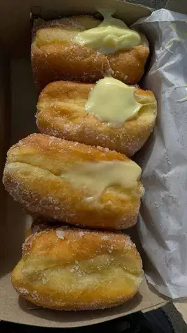Jaga toko roti dan isinya