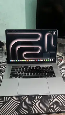 Macbook Pro 15” Touch Bar 2018 16/512
