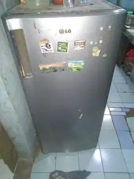 Jual kulkas LG ketusuk pisau.ga dingin